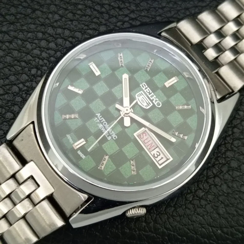 Vintage 1972 Seiko Automatic Mens Silver Watch W/daydate & Silver Accents